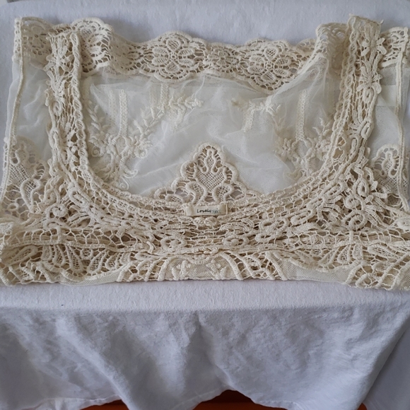 Tops - Picture 4 of 5